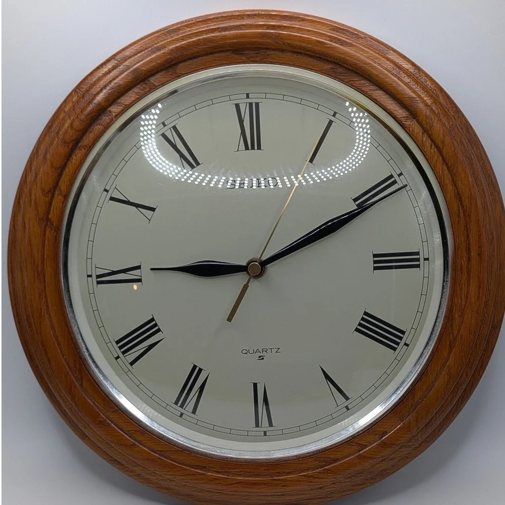 Vtg Seiko Wall Clock Brown Wood Grain Roman Numeral Analog Traditional Home 12
